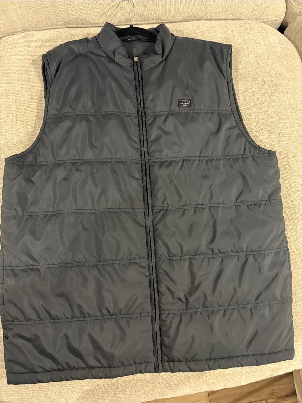 Travis Mathew Black Quilted Jacket with Logo Patch XXL looks brand new